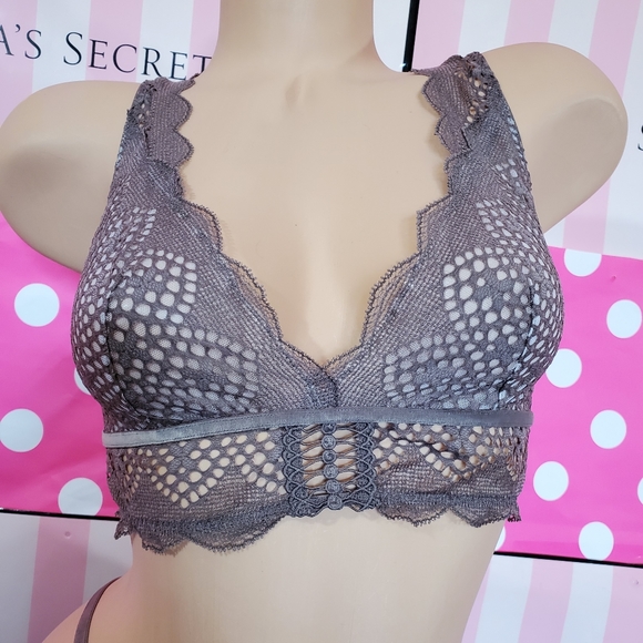 40% OFF 4+ BUNDLES  CLOSET CLOSING! - Picture 2 of 7